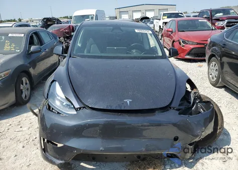 2024 Tesla Model Y z USA, uszkodzony, nr VIN 7SAYGDED3RF114643
